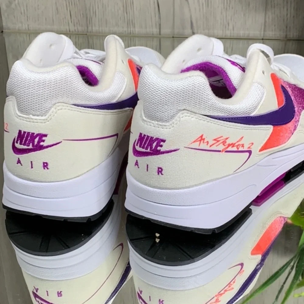 WMNS NIKE Air Skylon II white/court purple sola - Picture 2 of 8